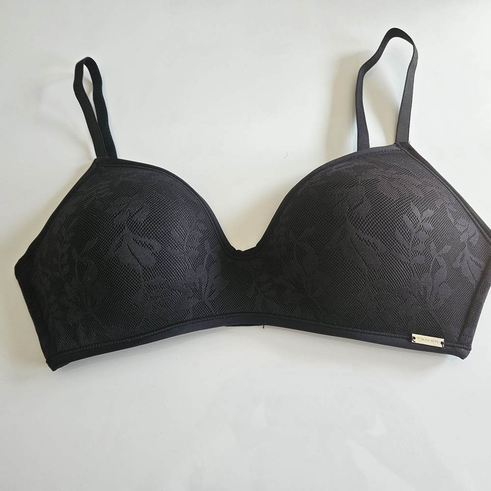 Tahari 34C Black Lace Molded Cup T- Shirt Bra Everyday Classic Comfort NWOT